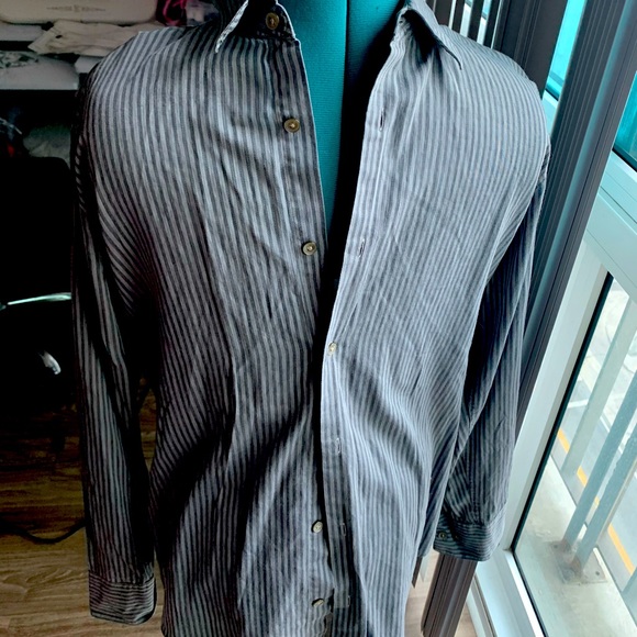Button down - Picture 1 of 2
